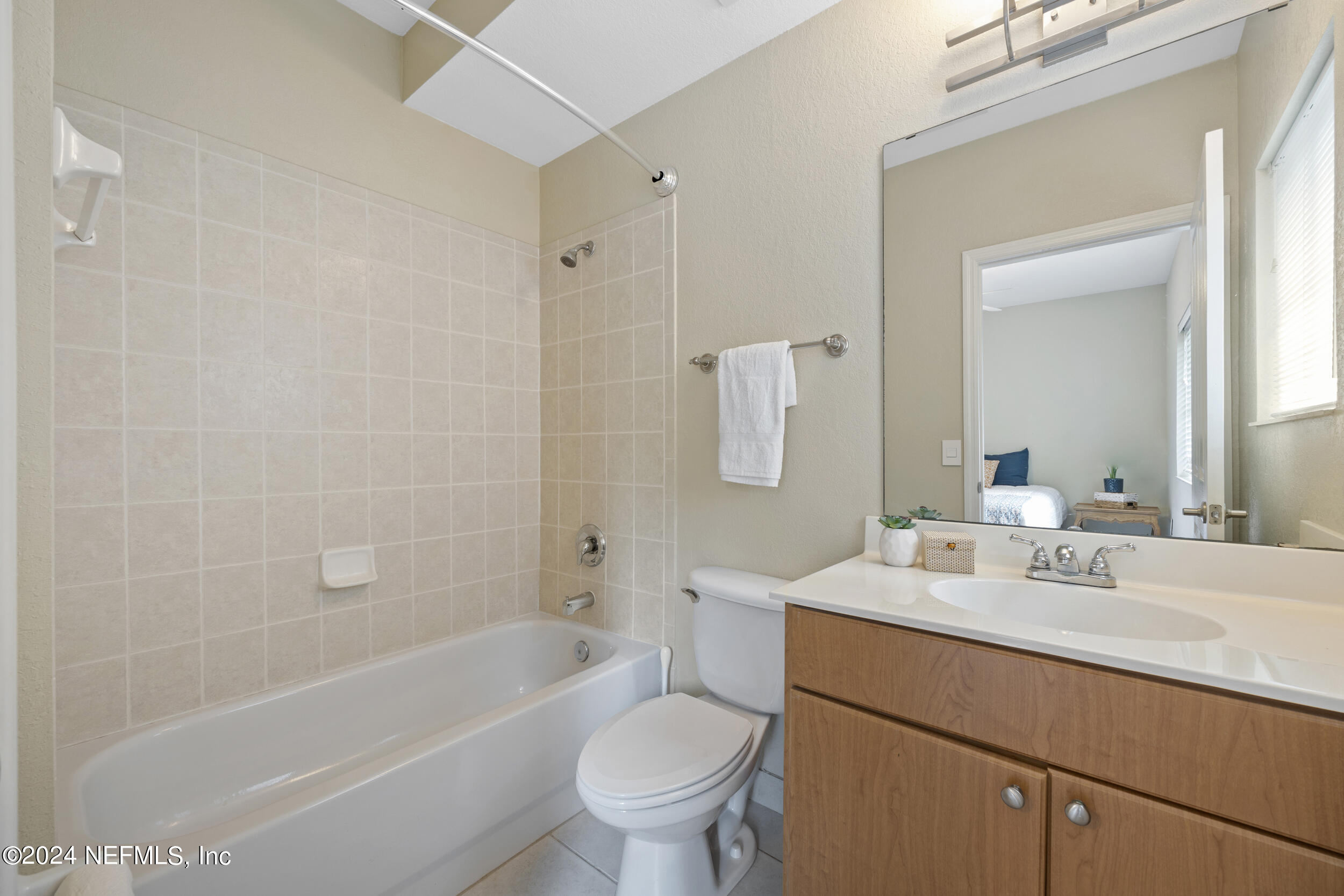 9745 Touchton Road, Unit 924 Jacksonville, FL 32246 - Photo 15 of 24 Secondary bath
