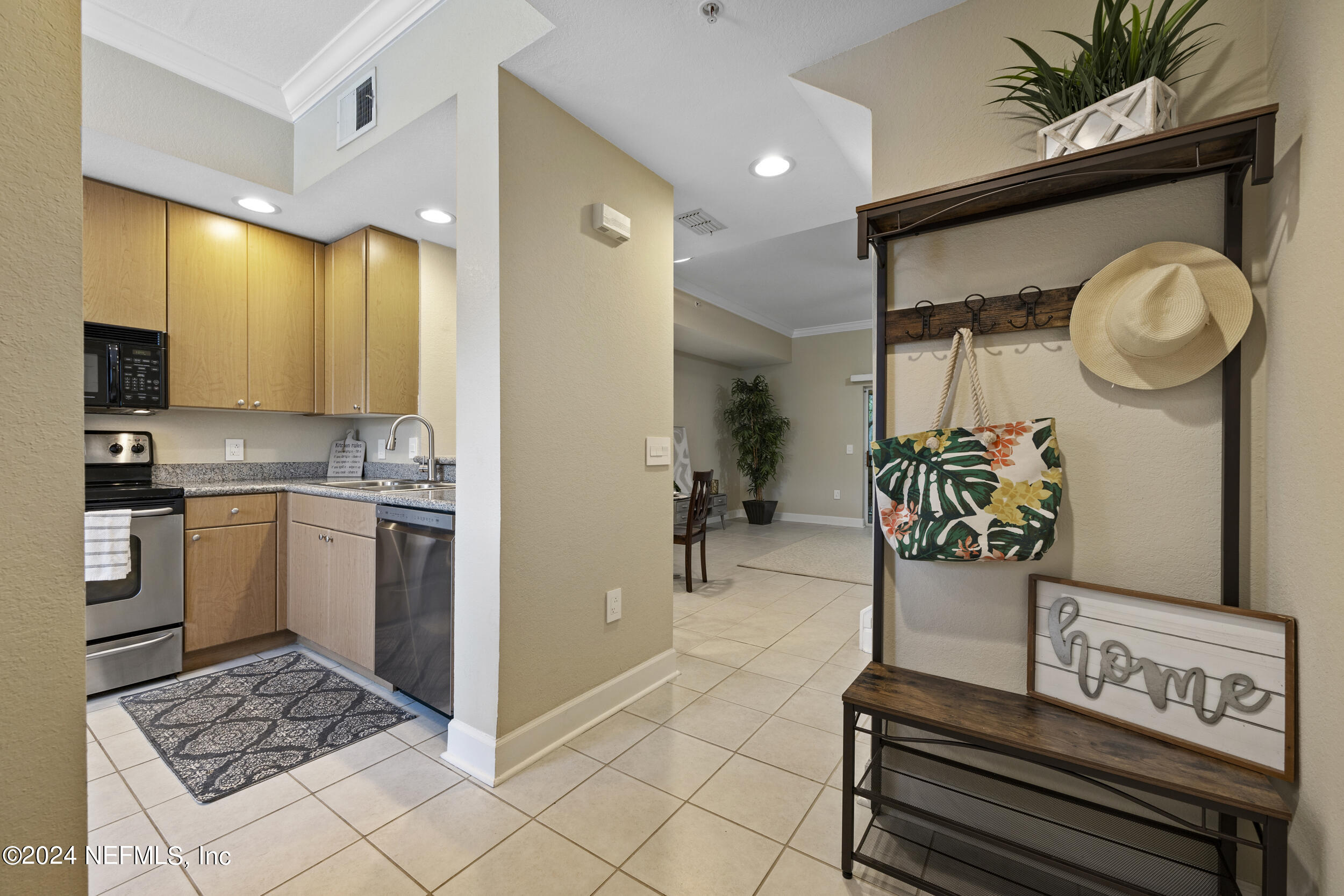 9745 Touchton Road, Unit 924 Jacksonville, FL 32246 - Photo 3 of 24 Entry