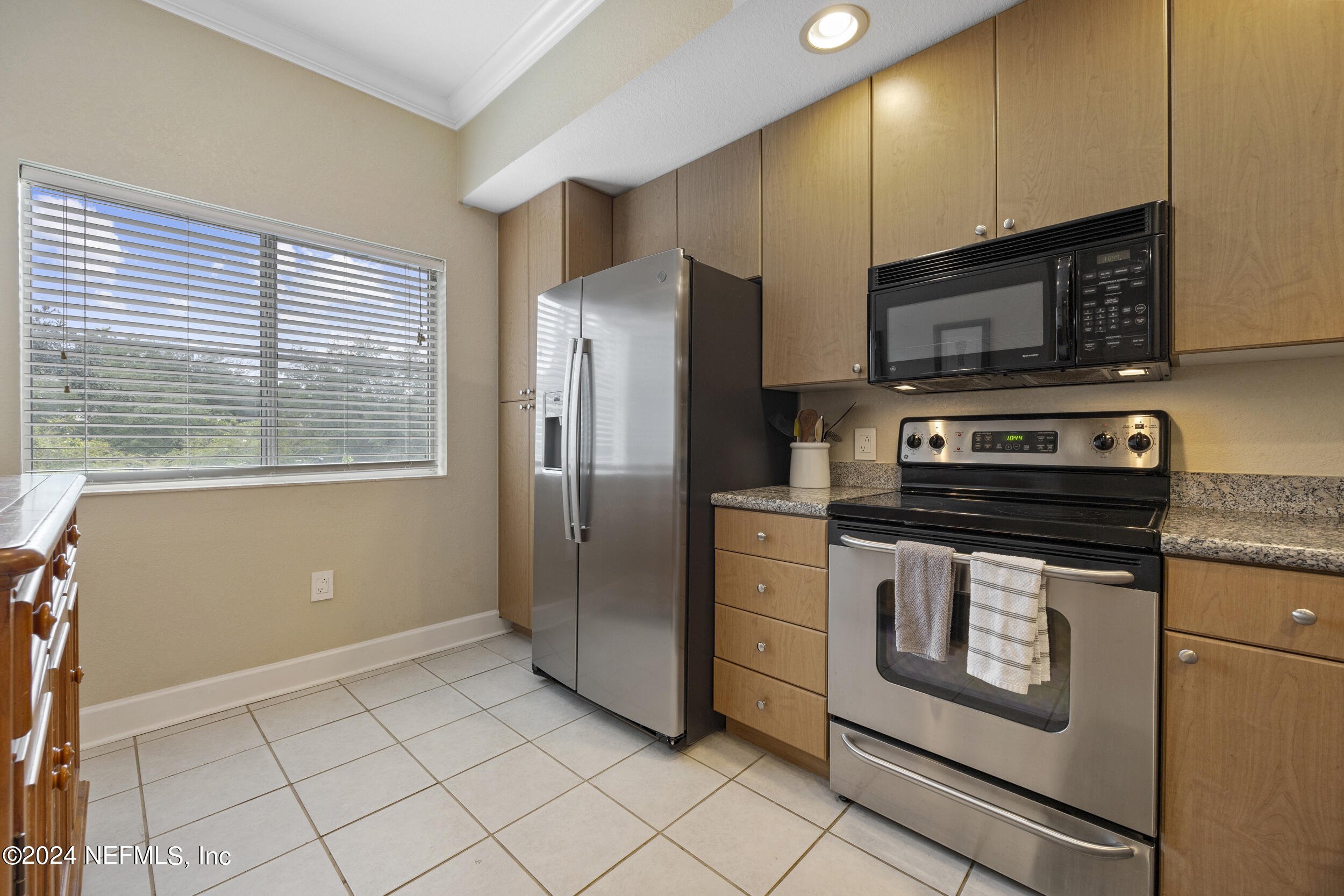 9745 Touchton Road, Unit 924 Jacksonville, FL 32246 - Photo 4 of 24 Updated Kitchen