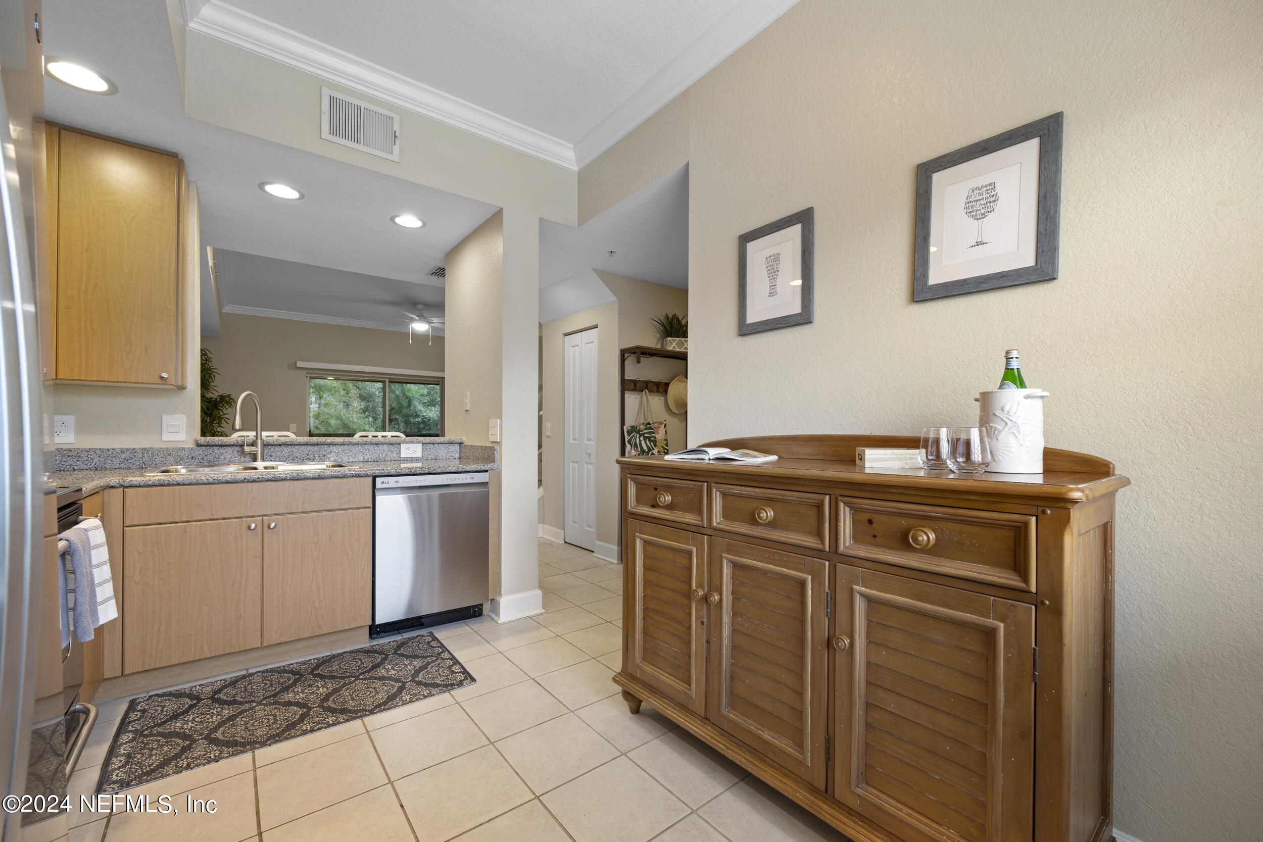 9745 Touchton Road, Unit 924 Jacksonville, FL 32246 - Photo 5 of 24 Kitchen
