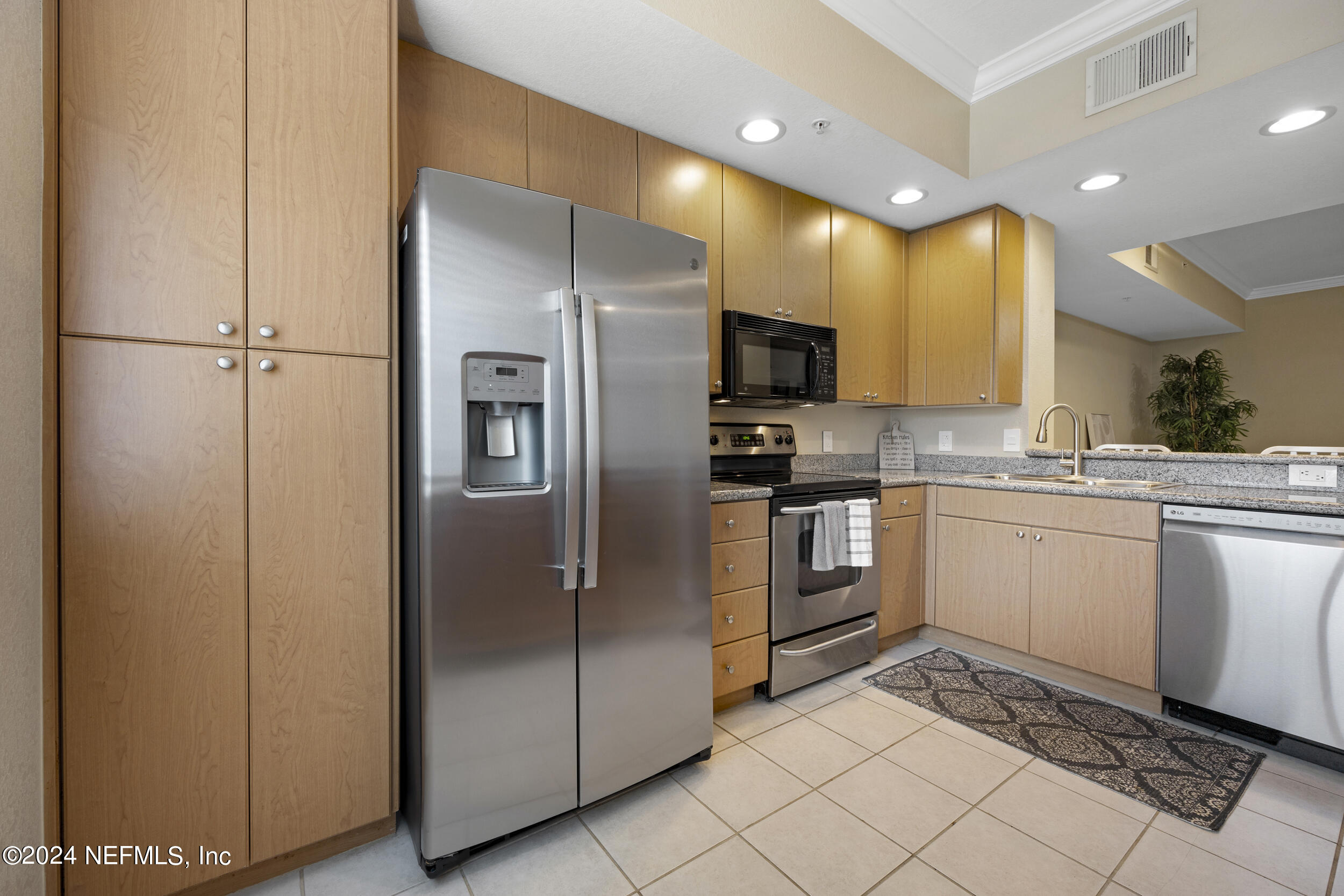 9745 Touchton Road, Unit 924 Jacksonville, FL 32246 - Photo 6 of 24 Large Built in pantry