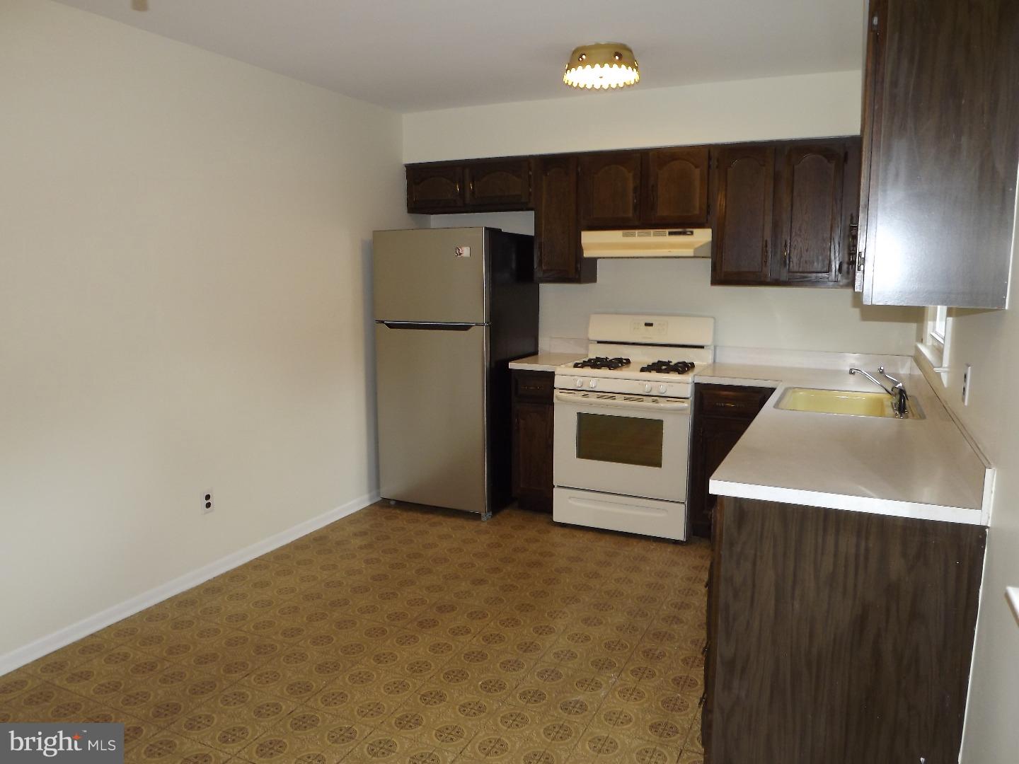 15093 London Road Philadelphia, PA 19116 - Photo 3 of 24 Kitchen