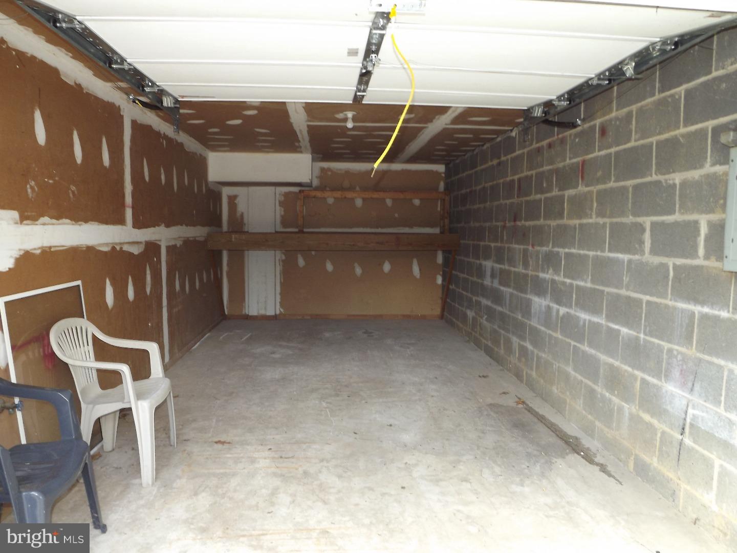 15093 London Road Philadelphia, PA 19116 - Photo 22 of 24 Garage