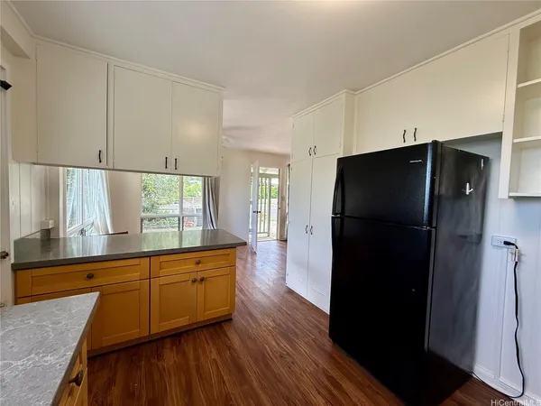 $2,400 | 1707-a-1 Ala Aolani Street, Honolulu, HI 96819