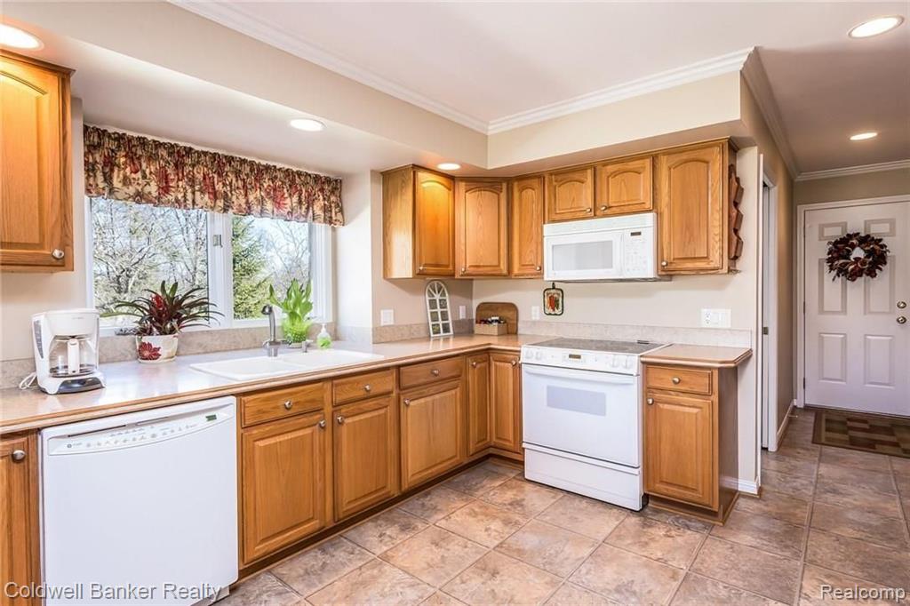 836 Shortridge Avenue Rochester Hills, MI 48307 - Photo 13 of 51