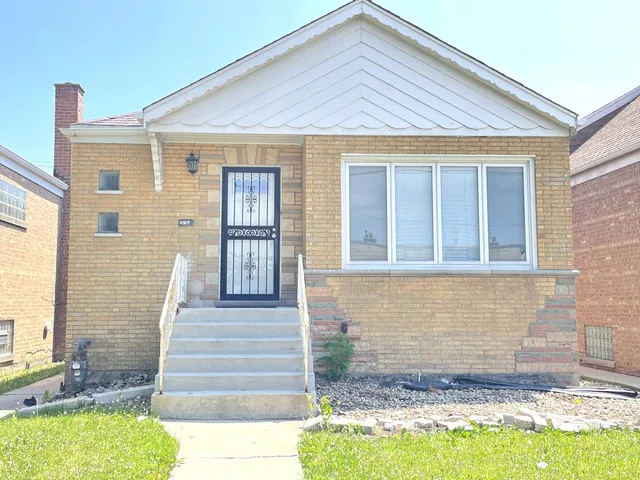 $2,000 | 3909 West 71st Street, Chicago, IL 60629