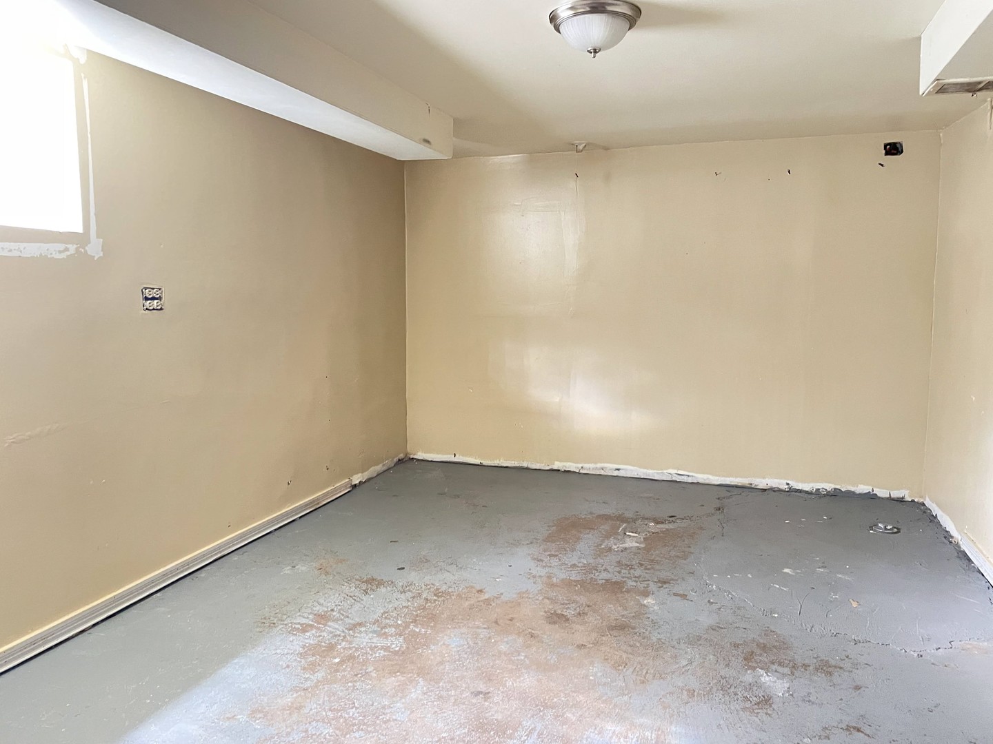 3909 West 71st Street Chicago, IL 60629 - Photo 14 of 16 a view of small space