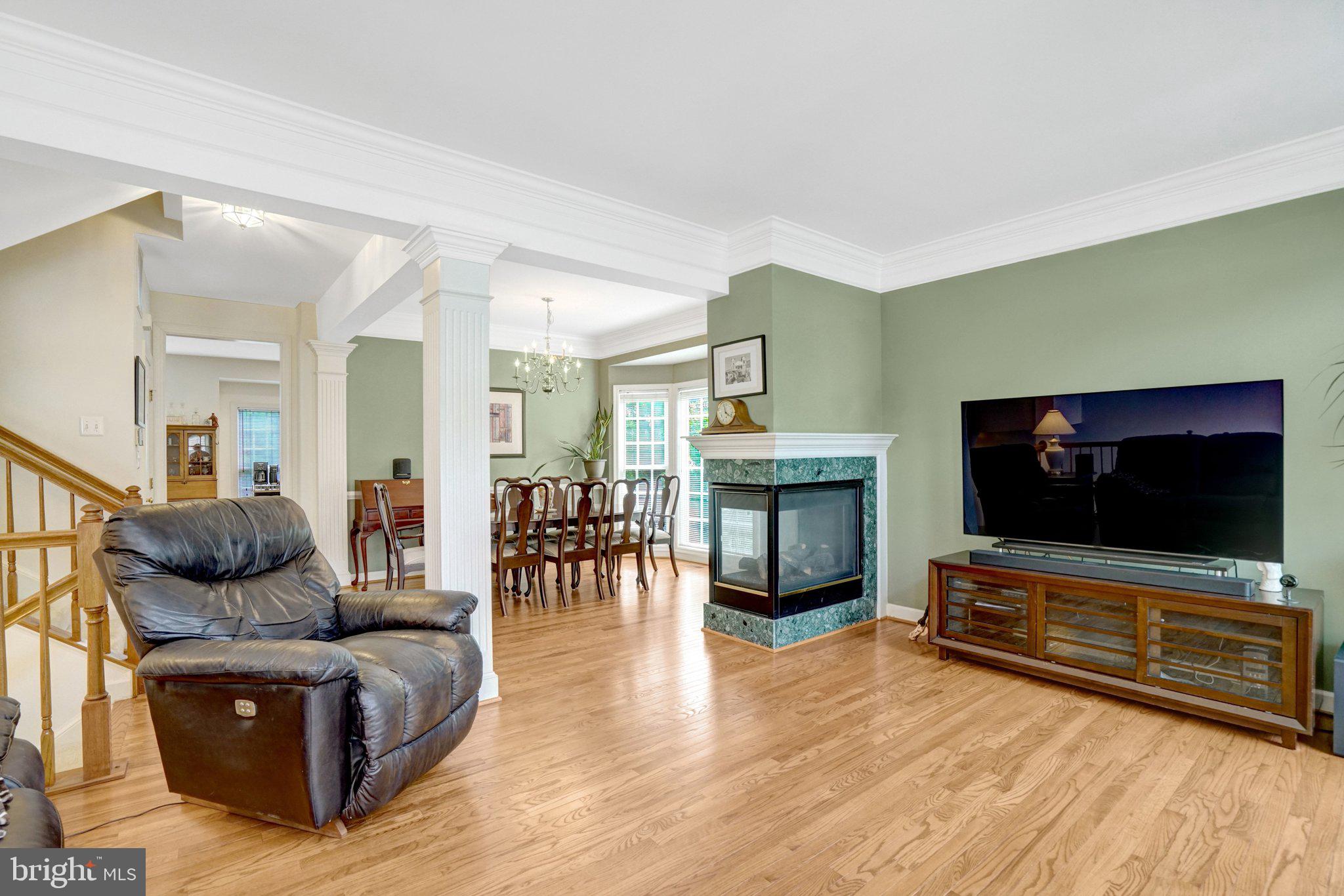 6449 Katherine Ann Lane Springfield, VA 22150 - Photo 3 of 32