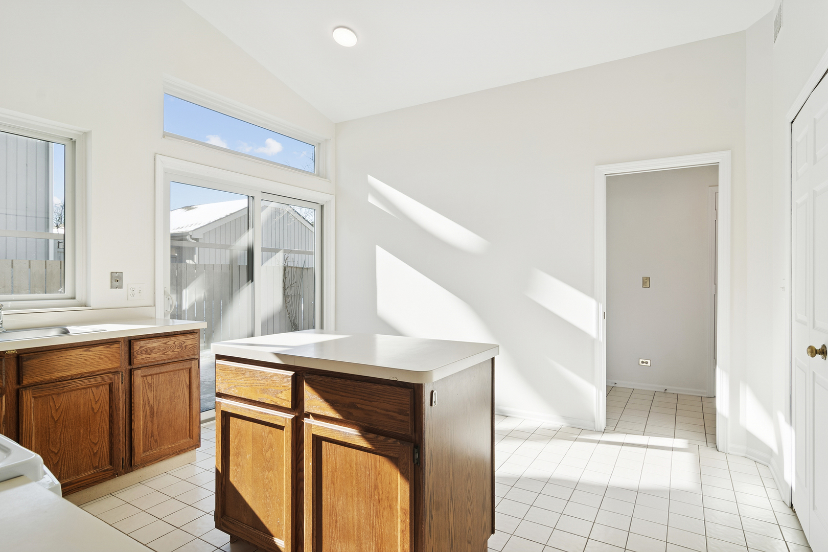 1261 Oak Hill Road Lake Barrington, IL 60010 - Photo 11 of 35