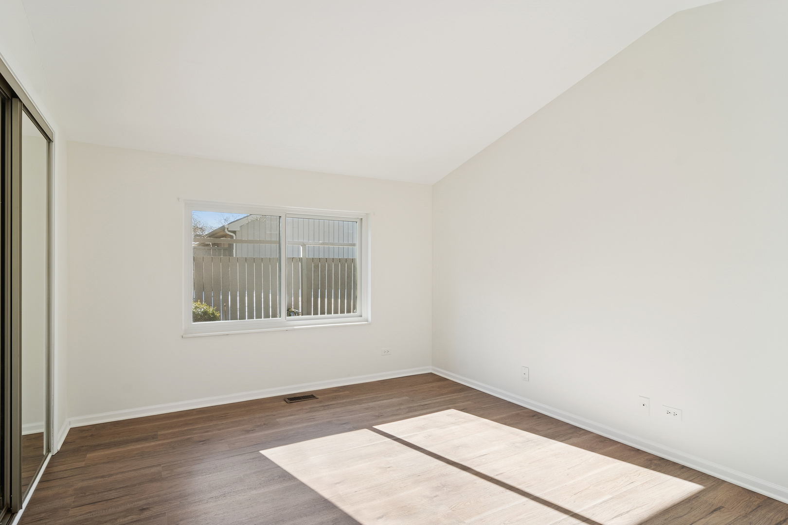 1261 Oak Hill Road Lake Barrington, IL 60010 - Photo 17 of 35