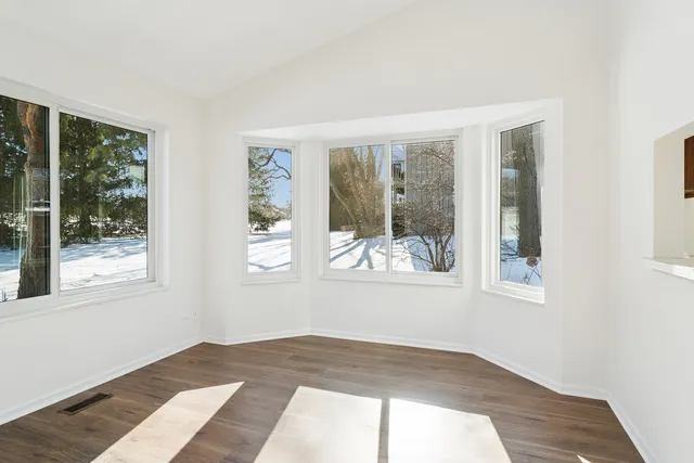 $450,000 | 1261 Oak Hill Road, Lake Barrington, IL 60010