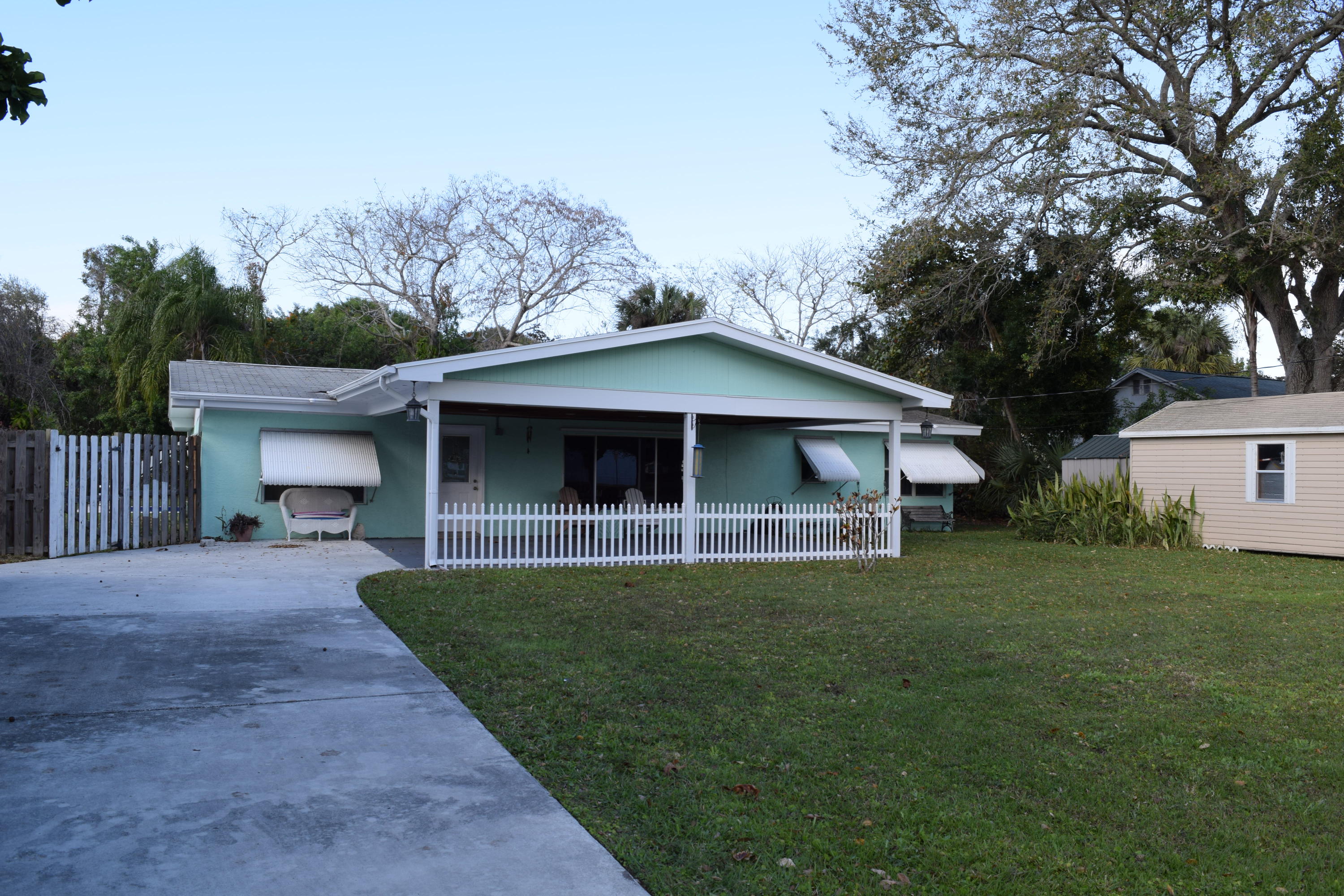 204 East Weatherbee Road Fort Pierce, FL 34982 - Photo 1 of 33 Front of House