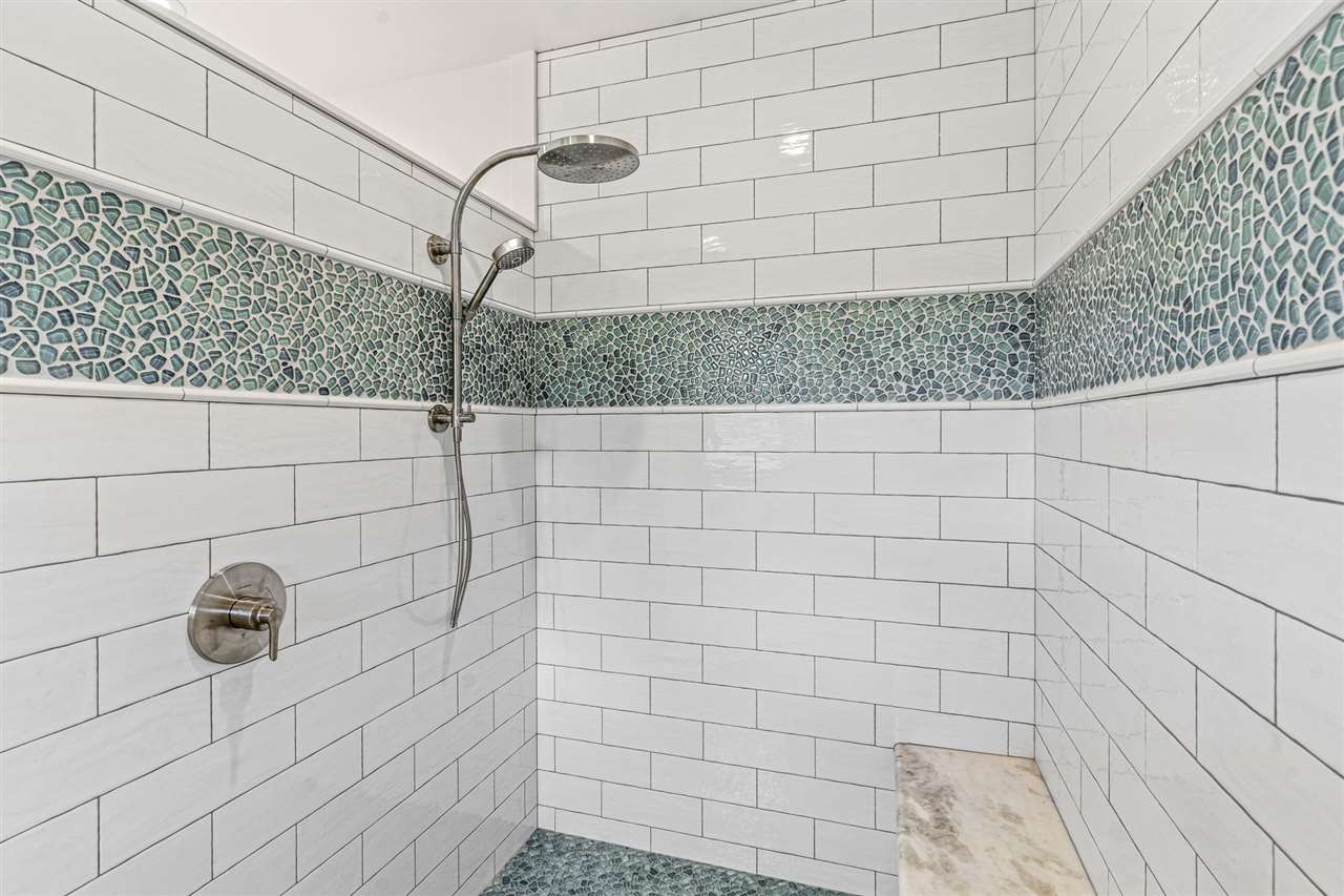 780 West Kuiaha Road Haiku, HI 96708 - Photo 21 of 30 a bathroom with a shower