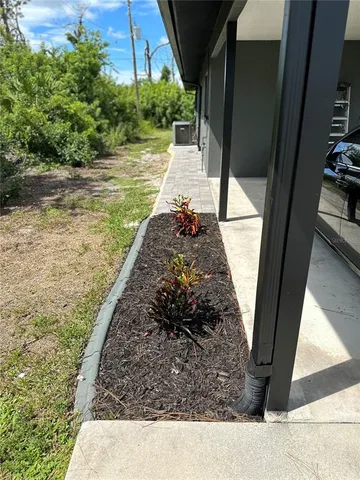 a view of a yard in front of a house