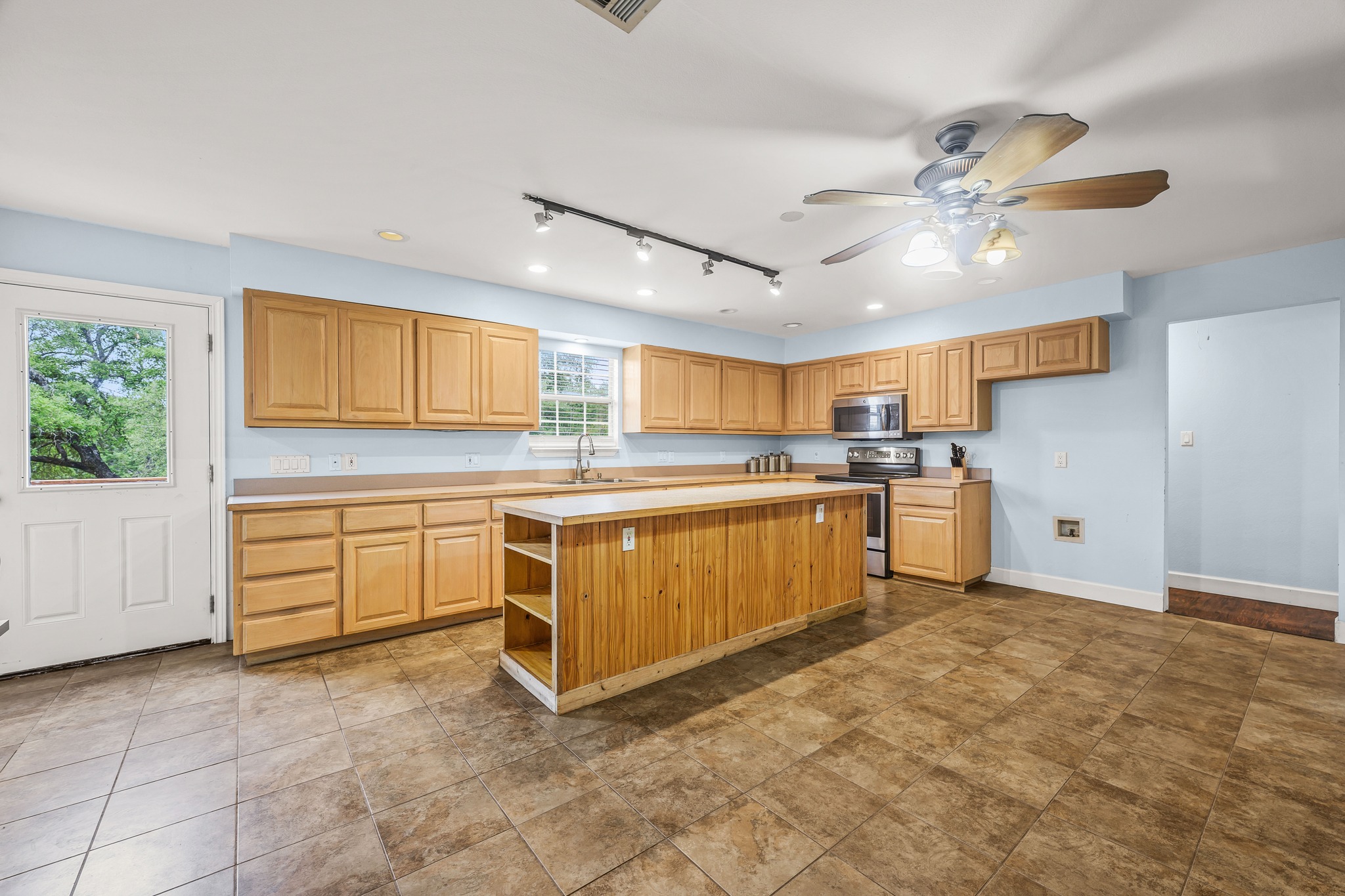 2110 Spring Valley Drive Dripping Springs, TX 78620 - Photo 20 of 40