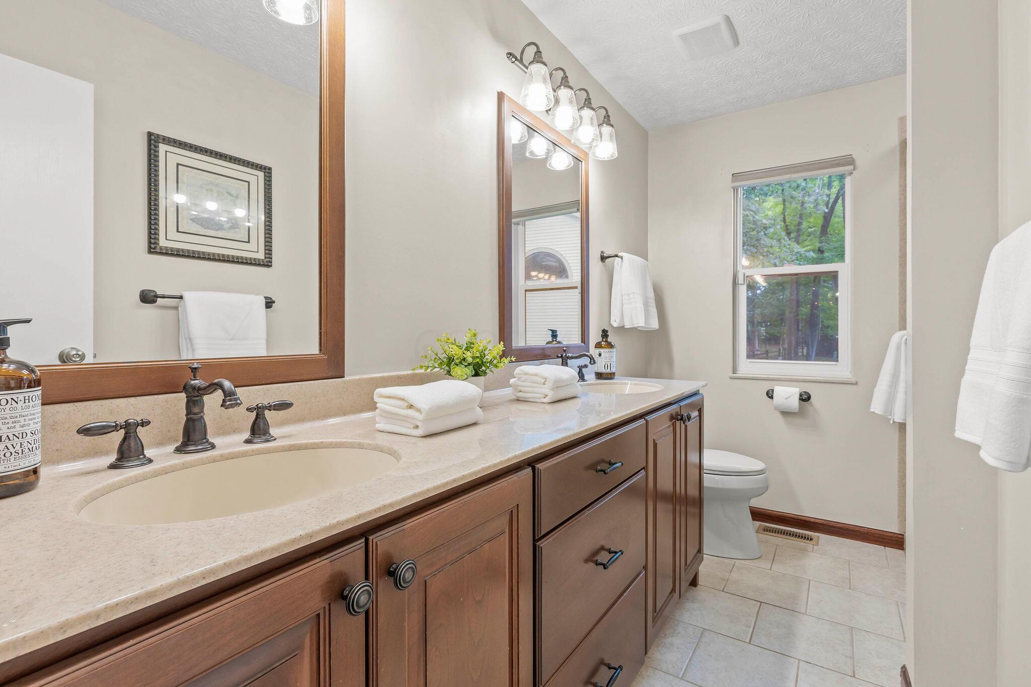 779 Lindenhaven Road Columbus, OH 43230 - Photo 14 of 33 Primary Bathroom