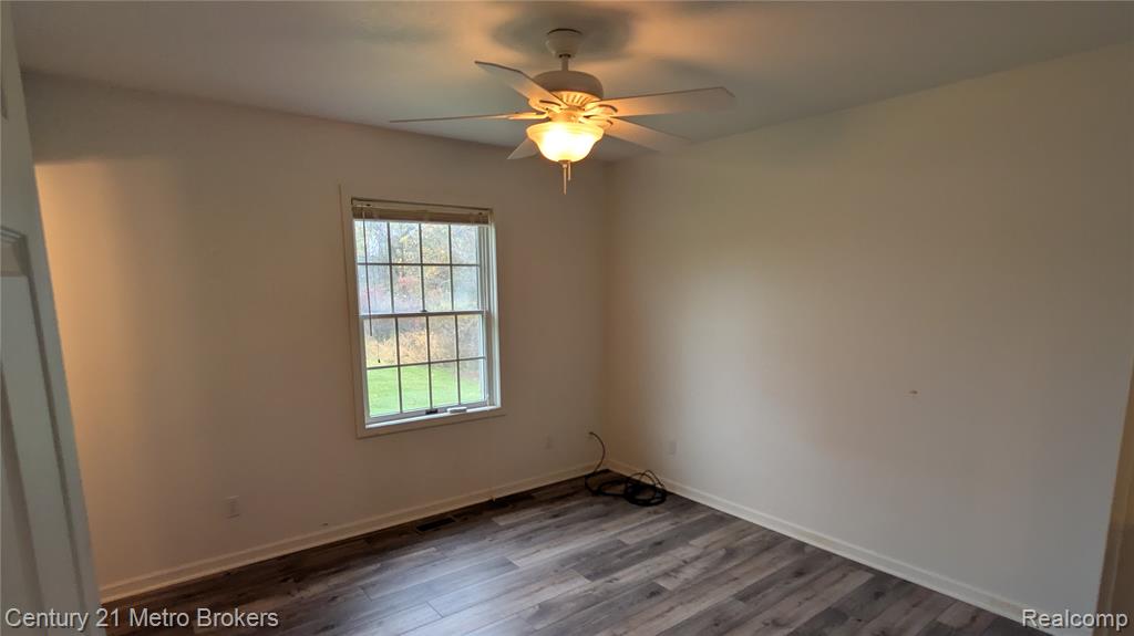 3042 Belsay Road Burton, MI 48519 - Photo 17 of 27