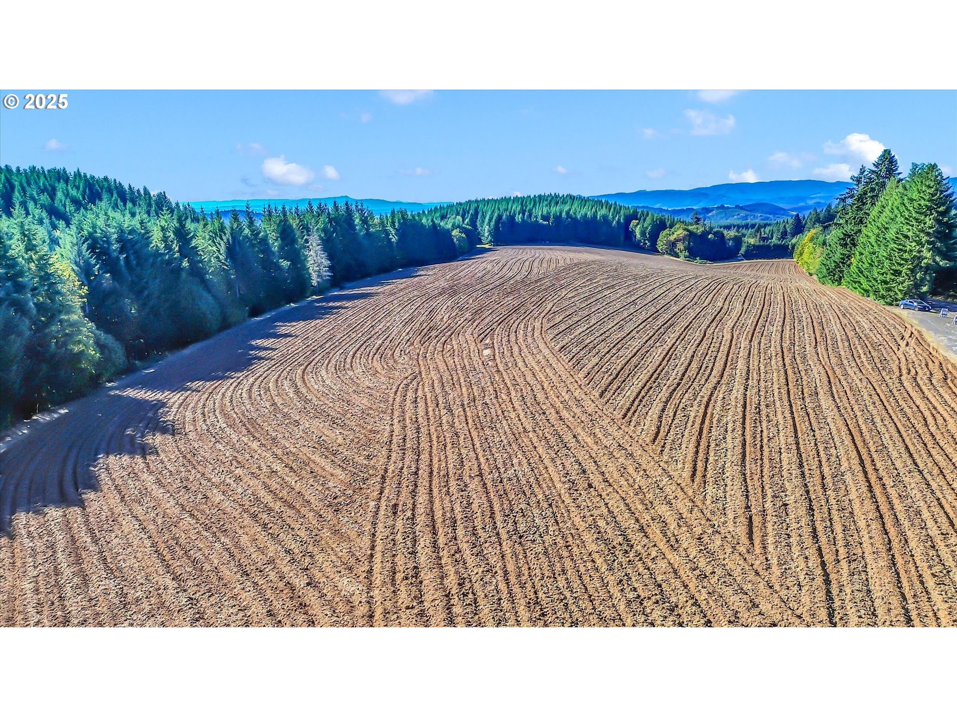 21076 Northwest Green Mountain Road Banks, OR 97106 - Photo 23 of 46 a black and white photo of a big room