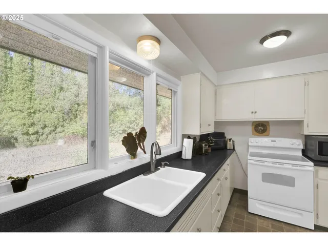 $949,900 | 21076 Northwest Green Mountain Road, Banks, OR 97106