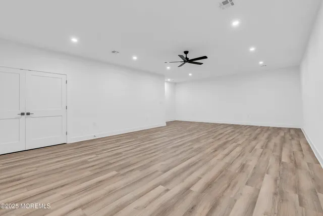 a view of empty room with ceiling fan