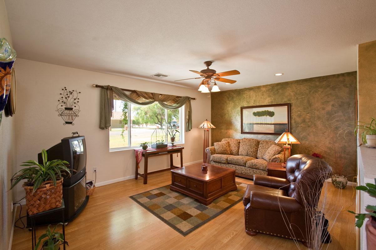 3086 East Campbell Road Gilbert, AZ 85234 - Photo 5 of 11 Living Room