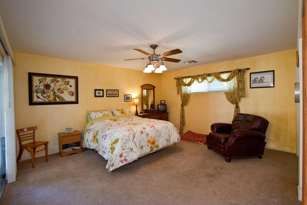 3086 East Campbell Road Gilbert, AZ 85234 - Photo 8 of 11 Masterbed Room