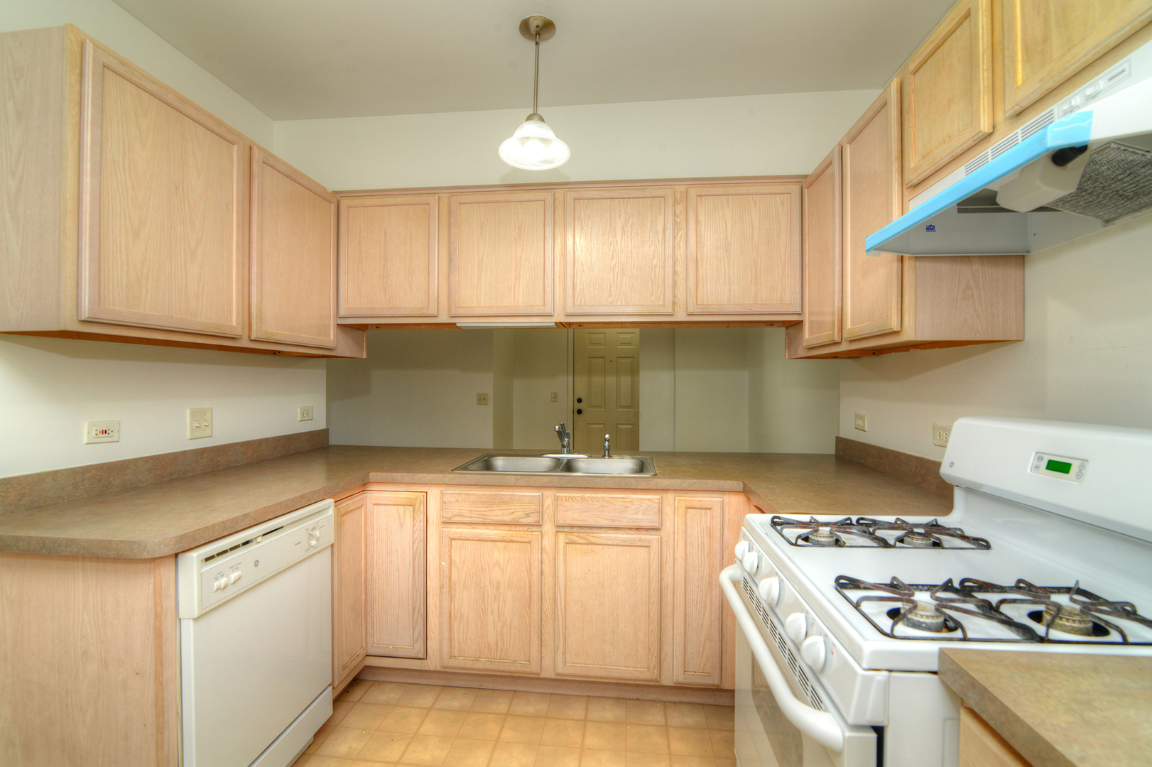 881 North Swift Road, Unit 202 Addison, IL 60101 - Photo 15 of 32 Gallery Image 15
