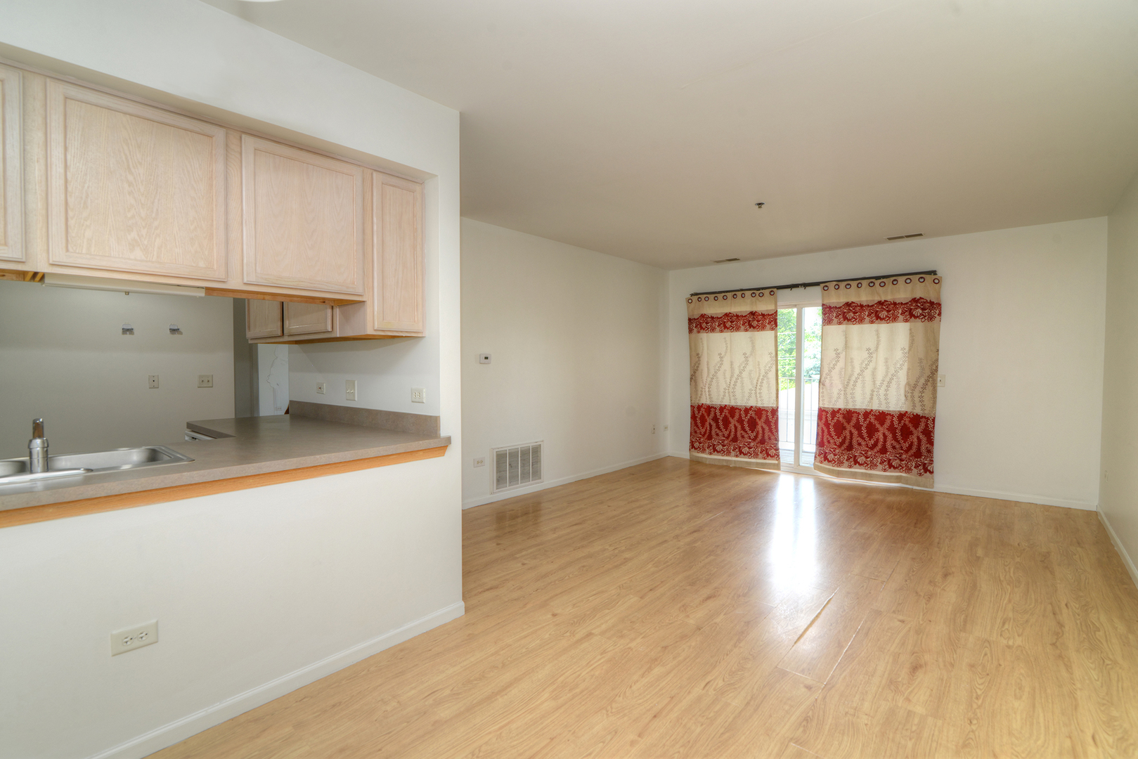 881 North Swift Road, Unit 202 Addison, IL 60101 - Photo 3 of 32 Gallery Image 3