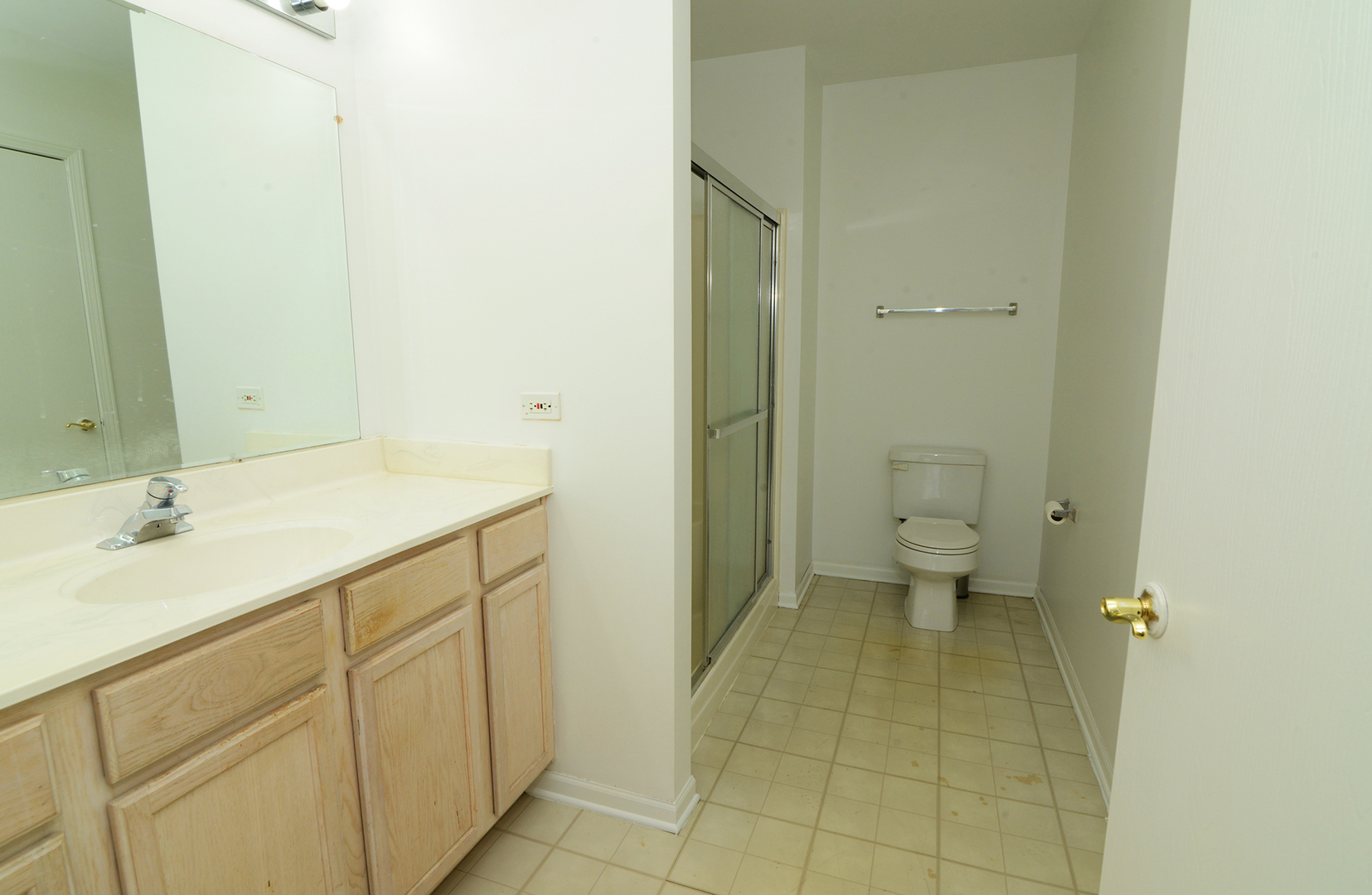 881 North Swift Road, Unit 202 Addison, IL 60101 - Photo 6 of 32 Gallery Image 6