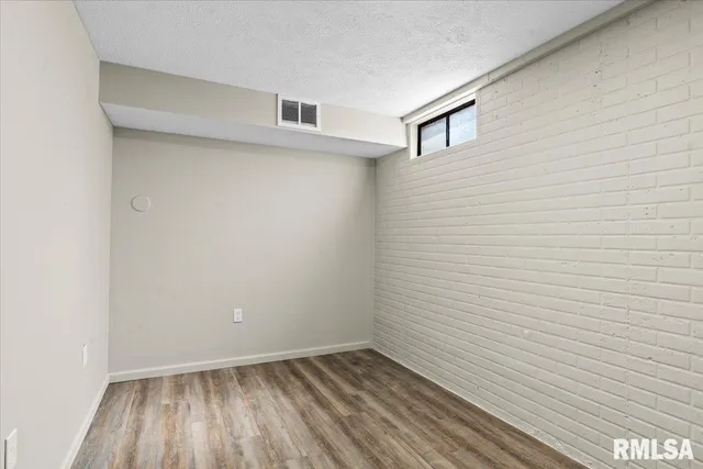 $179,900 | 323 North Dye Street, Virden, IL 62690