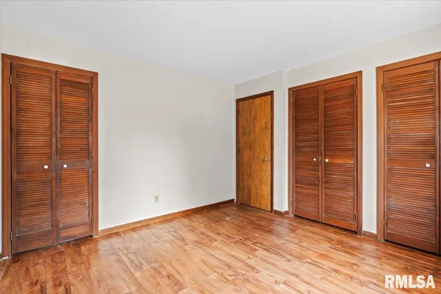 $174,900 | 323 North Dye Street, Virden, IL 62690