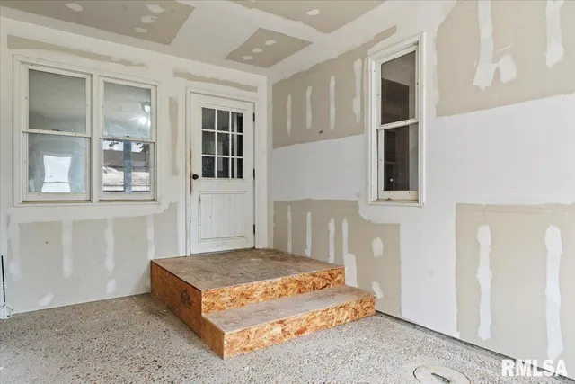 $174,900 | 323 North Dye Street, Virden, IL 62690