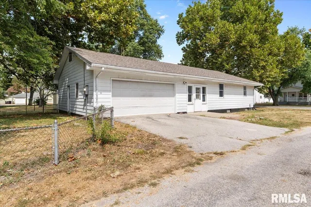 $174,900 | 323 North Dye Street, Virden, IL 62690