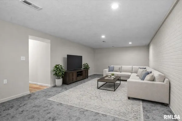 $168,900 | 323 North Dye Street, Virden, IL 62690