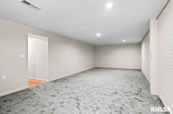 $168,900 | 323 North Dye Street, Virden, IL 62690
