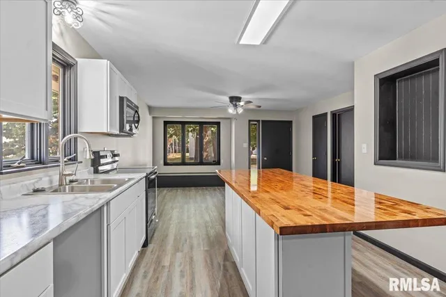 $179,900 | 323 North Dye Street, Virden, IL 62690