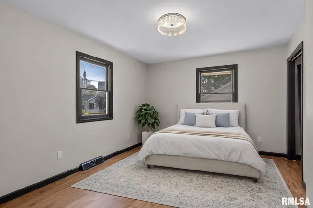 $174,900 | 323 North Dye Street, Virden, IL 62690