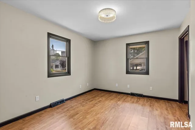 $174,900 | 323 North Dye Street, Virden, IL 62690