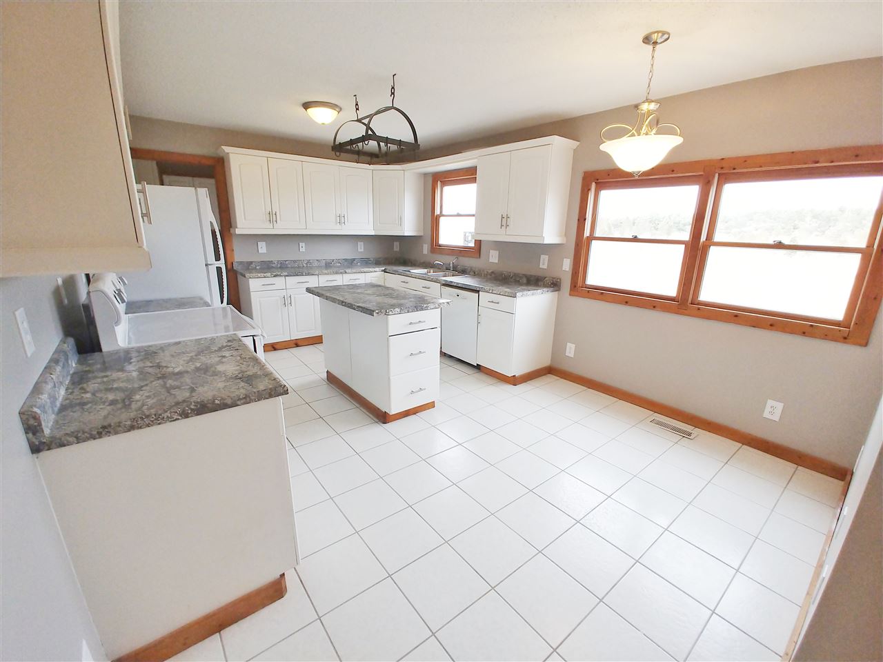2243 East Freeland Road Midland, MI 48640 - Photo 11 of 34