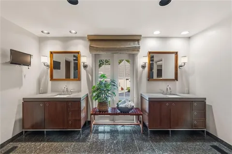 $2,100,000 | 2211 West 69th Terrace, Mission Hills, KS 66208