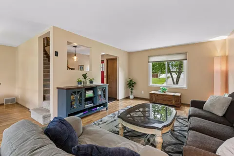 $500,000 | 1401 Echo Drive, Burnsville, MN 55337