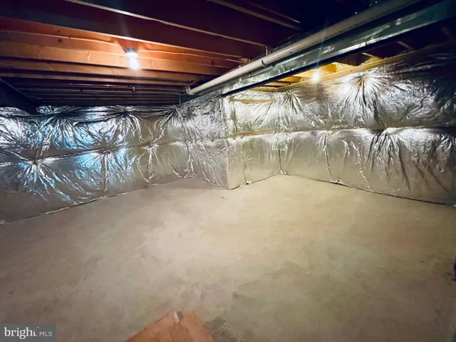 a view of room with an outdoor space