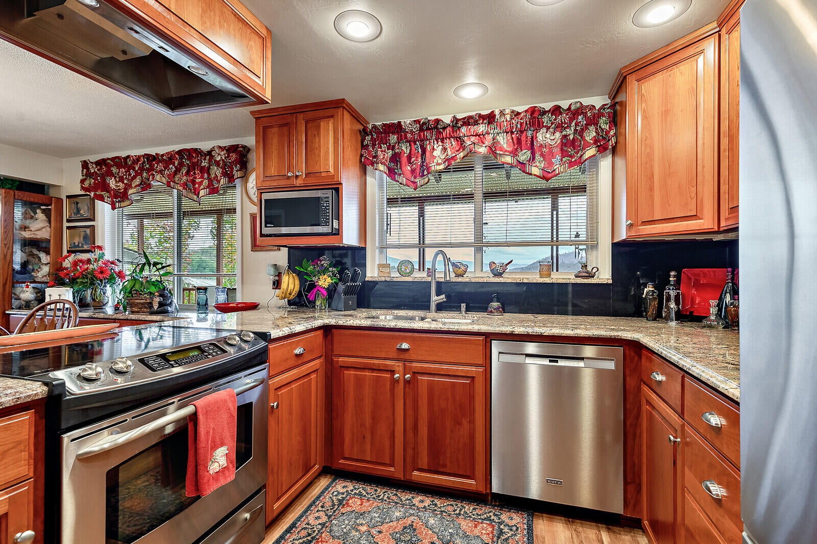 4347 Pioneer Road Medford, OR 97501 - Photo 10 of 52 37_PR_37_mls