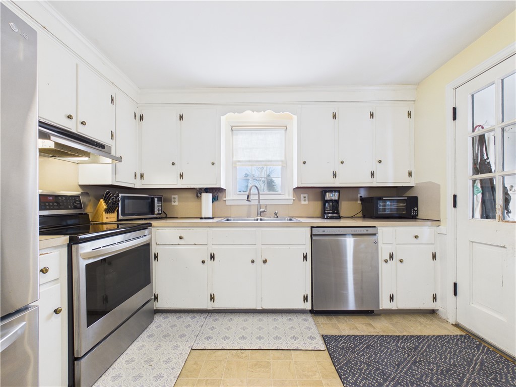 106 Fales Road Bristol, RI 02809 - Photo 8 of 40