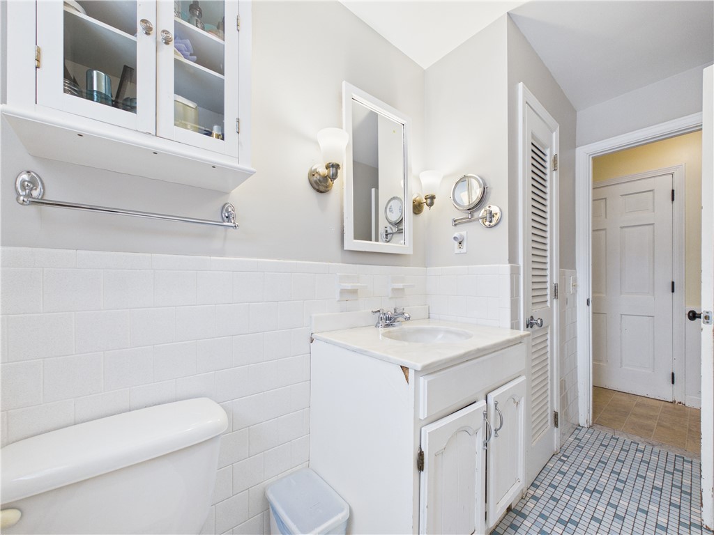 106 Fales Road Bristol, RI 02809 - Photo 10 of 40