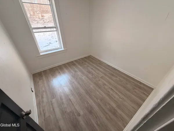 $1,300 | 21-23 Jackson Street, Amsterdam, NY 12010