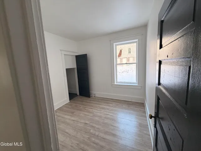 $1,200 | 21-23 Jackson Street, Amsterdam, NY 12010