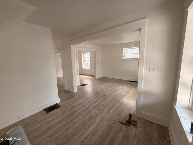 $1,200 | 21-23 Jackson Street, Amsterdam, NY 12010