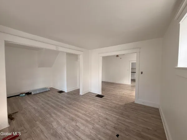 $1,300 | 21-23 Jackson Street, Amsterdam, NY 12010