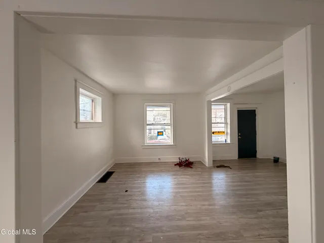 $1,200 | 21-23 Jackson Street, Amsterdam, NY 12010